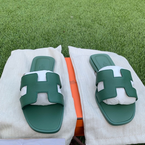 ❌SOLD❌ BNIB Hermes Oran Sandals Vert Lierre 37 - Picture 1 of 11